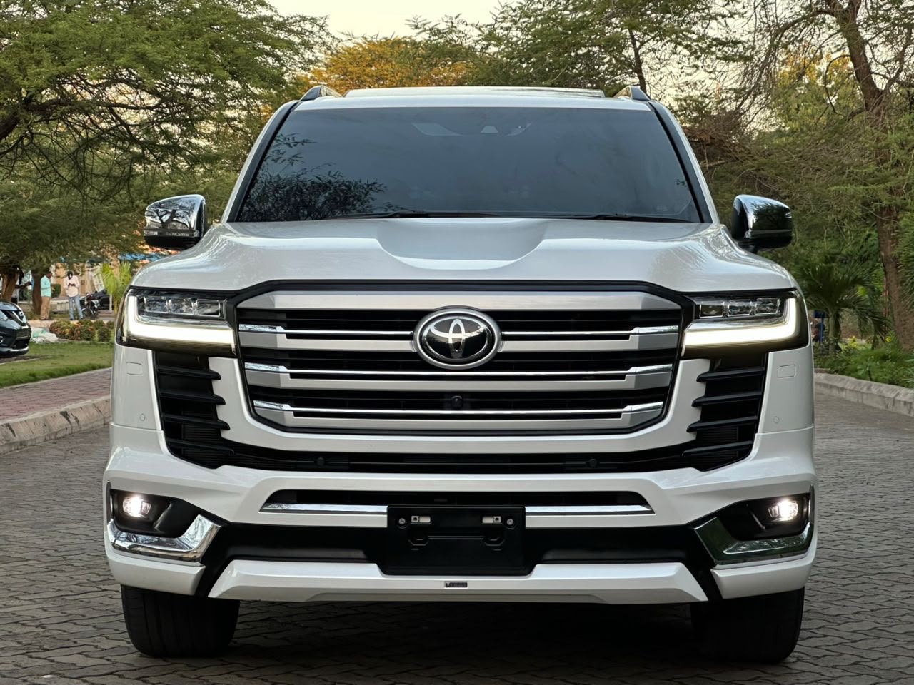 LAND CRUISER